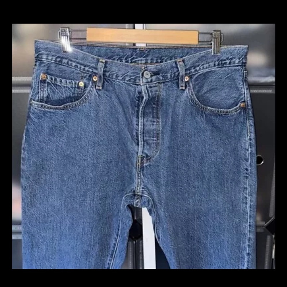 Levi’s 501 Original Jeans in Medium Wash Women’s Tag Size 32 x 32 - Picture 3 of 11